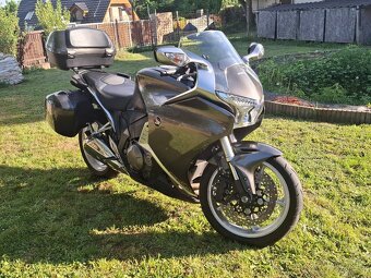 Honda VFR 1200 F - 5