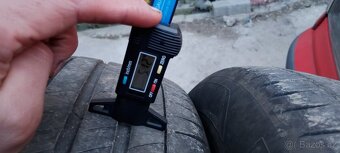 Prodám krásné letní pneu 215/65 R17 - 5
