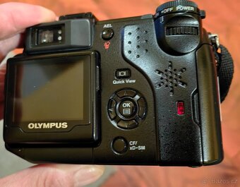 Olympus C-5050, CCD, f1.8-2.8 - 5