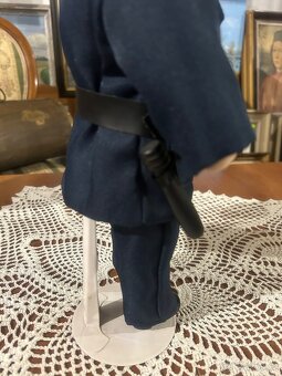 Porcelánová panenka policista z kolekce Leonardo - 5