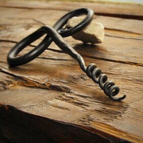 Vývrtka, otvírák na pivo, nekonečno, Uroboros - 5