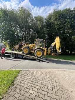 Traktorbagr komatsu wb97s porucha motoru - 5