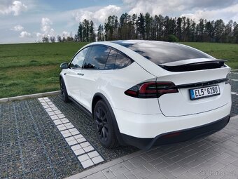 Tesla Model X - 5
