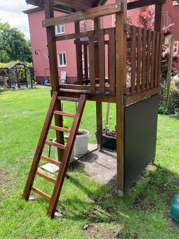 Dětský domeček, klouzačka, hřiště a houpačka - 5