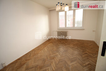 Slunný byt 1+1 ve třetím patře panelového domu k pronájmu - 5