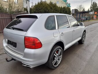 Porsche Cayenne Turbo Europe - 5