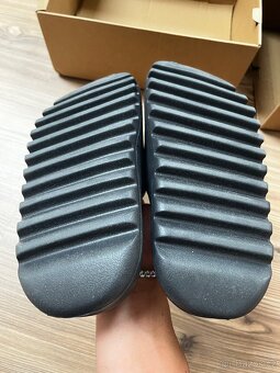 Yeezy slide - 5