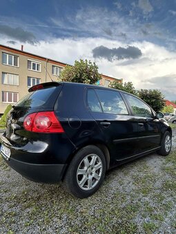 Volkswagen Golf 5 1.6 - 5