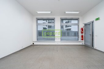 Prodej obchodního prostoru s výlohou 39m2, Plzeňská ulice - - 5