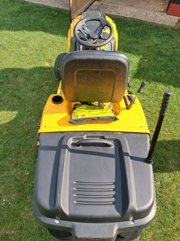 Zahradní traktor Cub Cadet LT2 - 5
