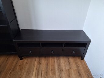 PRedám Ikea HEMNES nábytok - TV stolek a knihovnu - 5