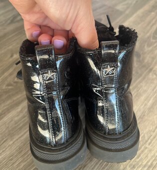 dívčí černé lesklé Next boty vel 30,5 - 5