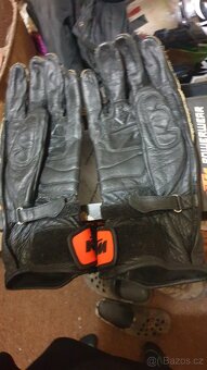 Prodám moto rukavice  zn. Dainese - 5