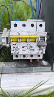 prodám elektromerovy rozvadec - 5