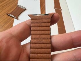 Apple Watch řeminek - originální pásek kožený tah hnědý - 5