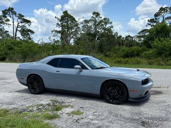 Dodge Challenger R/T 5.7 Hemi - 5
