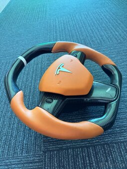 Prodám volant s airbagem Tesla Y - 5