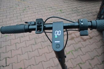 Elektrická koloběžka s terénními pneumatikami - 5