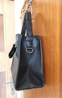 Nová černá kabelka - 5