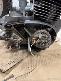 Jawa 250/353 Kývačka - motor - 5