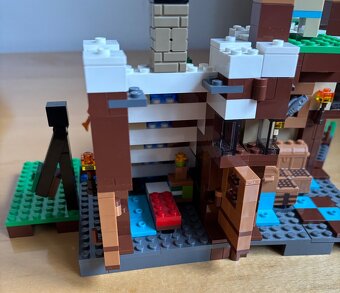 Lego Minecraft 21134, Základna ve vodopádu - 5