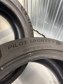 Michelin PS4s, 275/35/R19 - 5
