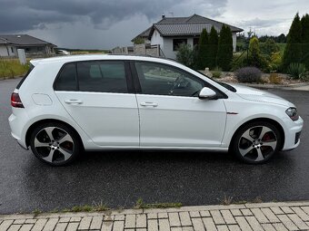 Volkswagen Golf GTI Performance - 5