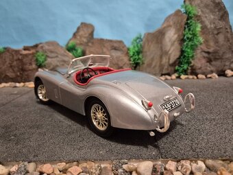 Prodam model 1:18 Jaguar XK 120 - 5