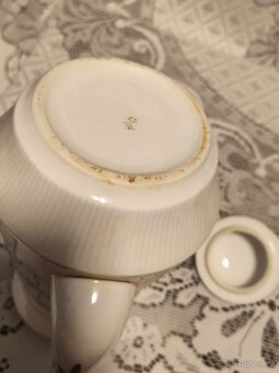 Stará porcelánová konvička. - 5