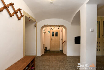 Prodej zavedeného penzionu s kavárnou a stodolami, 1.893 m2 - 5