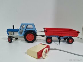 KDN - stará hračka - TRAKTOR ZETOR Crystal 8011 - 5