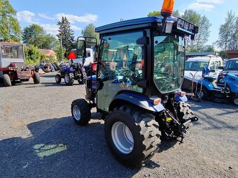 Malotraktor Farmtrac Compact 26 4WD s kabinou - 5