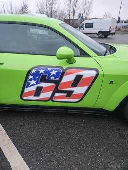 Dodge Challenger SRT 6,4 scat pack - 5