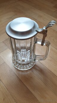 Skleněný pivní korbel s poklicí - 5