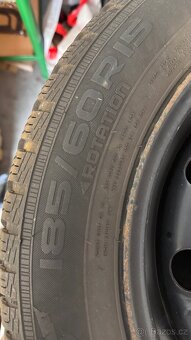 Nokian snowproof 185/60/15 s plechy na Fabia III - 5