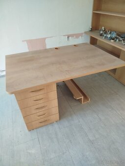 Skříň, stůl - 5
