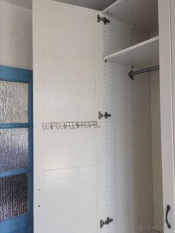 Prodám prostornou a bytelnou šatní skříň IKEA - 5