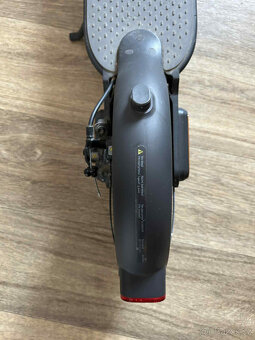 Elektrokoloběžka Xiaomi Electric Scooter Mi Essential - 5