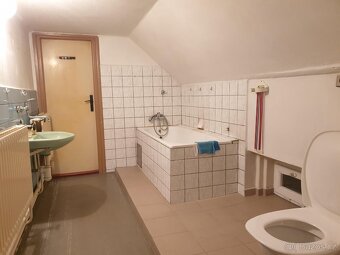 Pronájem podkrovního bytu 2+1 Hostinné - 5