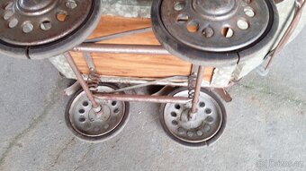 Starý kočárek na panenky - 5