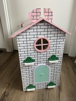 Dřevěný domeček pro panenky - 5