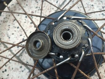 Jawa Pérák - náboj př. kola + ráfek 16". - 5