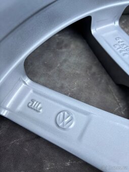 Originální Alu kola VW B8 235/45/18 TPMS - 5