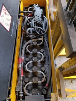 Prodám ručně vedený paletový vozík Komatsu - 5
