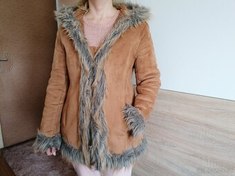 Dámský kožich s kapucí - 5