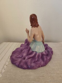 Royal dux žena so sukňou porcelánová soška - 5