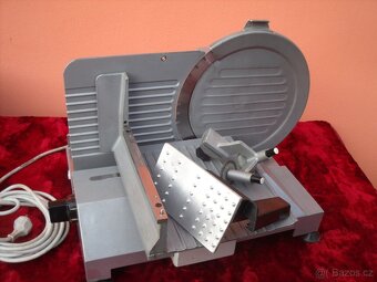 Nářezový stroj BIZERBA. Digitální váha. Zavíračka konzerv - 5