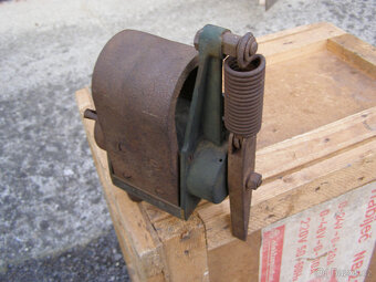 Prodám funkční zapalovací magnetku Bosch z 20. let - 5