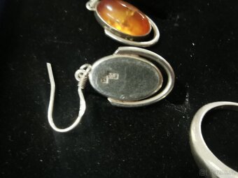 Stříbrný set s jantarem. - 5