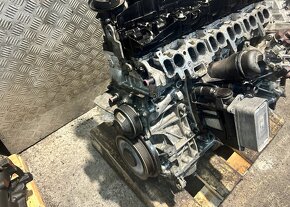 BMW F10 motor 3,0d N57D30B - 5